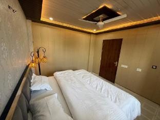10 min from Banke Bihari Prem Mandir & ISKON Apartment in Uttar Pradesh