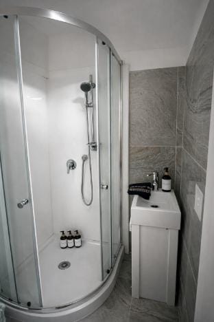 Rare Garden Guesthouse • Ensuite • Near Westgate Vacation rental in Auckland
