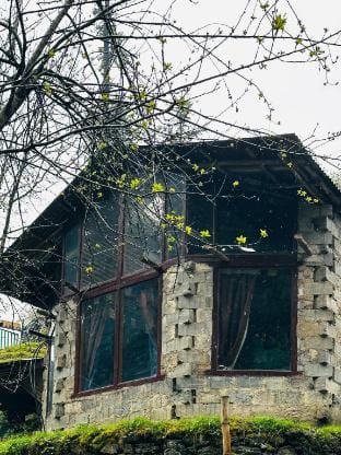 Sunshine Cafe & Cottage Riverside Resort in Himachal Pradesh