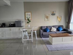 1BR Seaview Suite|Sleeps 6|Near Jonker|AndroidTV(Netflix via Own Account),WiFi,AC,Self Check-In Vacation rental in Malacca