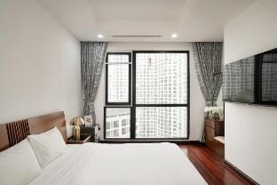 Chi's house-Vinhomes Royal-2Bedroom-Garden view Apartment in Hanoi