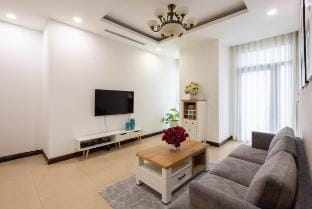 Chi’s house_Vinhomes Royal city_2Bedroom_Pool view Apartment in Hanoi