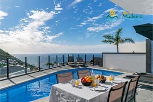 Great modern villa A/C, sea-view | Calheta Charm Villa in Madeira District