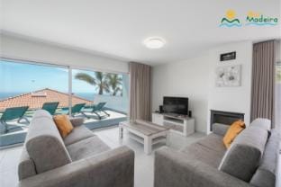 Modern villa in Calheta, A/C, Pool | Arco Sun Villa in Madeira District
