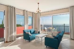 In tranquil countryside, great seaview, Vista Mar Villa in Madeira District
