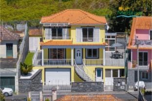 Serene and spacious 3-bed villa|Yellow House Villa in Madeira District