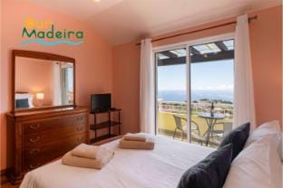 Serene and spacious 3-bed villa|Yellow House Villa in Madeira District