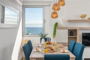 Premium apartment panoramic seaview |AtlanticFrame Apartment in Câmara De Lobos