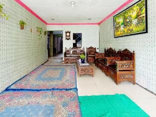 RedDoorz @ Wisma Thamrin Suncity Mall Sidoarjo Hotel in East Java