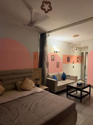 The Sterling’s Nova stay’s Vacation rental in Noida