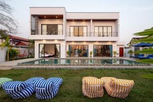 Blanc Smith Private Villa Villa in Krong Siem Reap