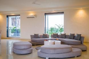 Alaya Stays, Versace Pvt Pool, Lush Garden, Gazebo Villa in Noida