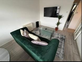 BMC | 7 Maynard Court - 1BR Flat (Enfield) Vacation rental in Enfield