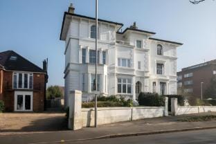Riverside Central Kingston Flat 1B Apartment in Kingston upon Thames