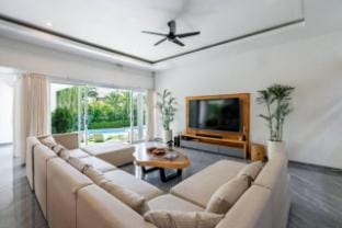 Lux 5BR villa with rooftop BBQ, Pool,500m to beach Villa in North Kuta