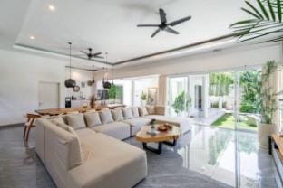 Lux 5BR villa with rooftop BBQ, Pool,500m to beach Villa in North Kuta