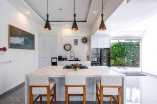 Lux 5BR villa with rooftop BBQ, Pool,500m to beach Villa in North Kuta