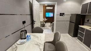 Deluxe 2 bedroom, 102 living room apartment in Al Qiblatain neighborhood Vacation rental in Medina