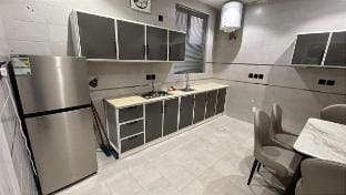 Deluxe 2 bedroom, 102 living room apartment in Al Qiblatain neighborhood Vacation rental in Medina
