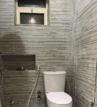 Comfortable accommodation near Al Qiblatain Mosque and Sultana Street Vacation rental in Medina