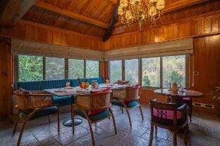 ELIVAAS Blushing Pines 3bhk W/ Attic, Forest View Villa in Uttarakhand