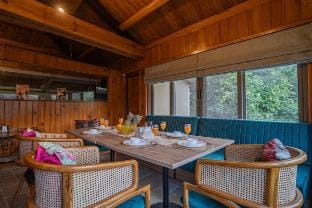 ELIVAAS Blushing Pines 3bhk W/ Attic, Forest View Villa in Uttarakhand