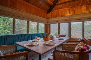 ELIVAAS Blushing Pines 3bhk W/ Attic, Forest View Villa in Uttarakhand