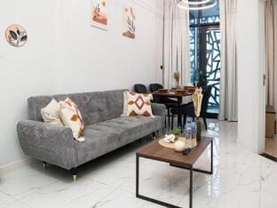 Prime Masdar City 1BR, Near Airport & Yas Island Apartment in Abu Dhabi