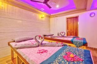 Hotel Highway Inn Manali Himachal Pradesh Hotel in Manali