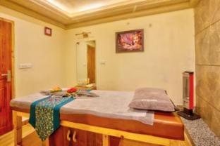 Hotel Highway Inn Manali Himachal Pradesh Hotel in Manali