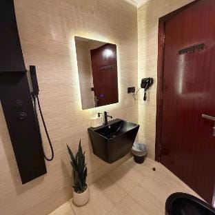 Luxury villa in a tower overlooking the sea Vacation rental in Jeddah