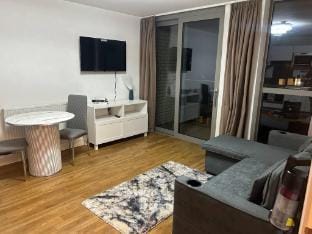 Central 1-Bed Apt for 4 Close To Transport  Shops Apartment in London Borough of Lewisham