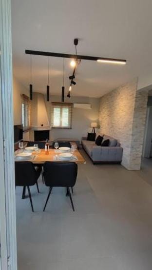 Alaia Kefalonia Garden Haven Elegant Holiday Home Apartment in Lixouri