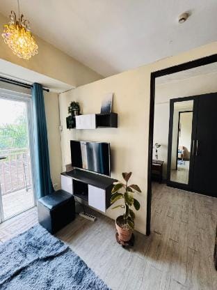 Cozy Place 306 | 1BR Balcony, Netflix, Pool Access Apartment in Muntinlupa