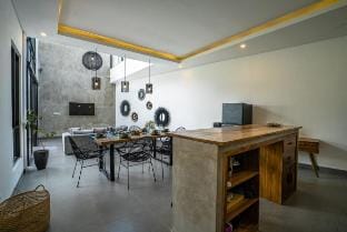 Berawa 3 BR Private Pool Night Light Villa Villa in North Kuta