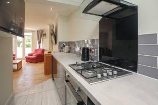Charming Central Kingston Flat by the River Apartment in Kingston upon Thames