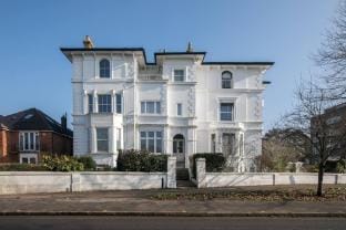 Charming Central Kingston Flat by the River Apartment in Kingston upon Thames