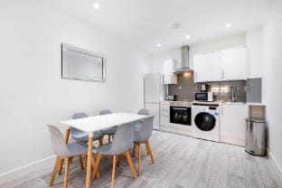 Luxurious 1 Bed Serviced Apt. 02 with Wi-Fi Apartment in Corby
