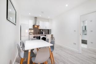 Luxurious 1 Bed Serviced Apt. 02 with Wi-Fi Apartment in Corby