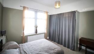 Large Bungalow - 3 Beds 2 Baths - Very Large Enclosed Garden - Dogs Stay Free Vacation rental in Shirley