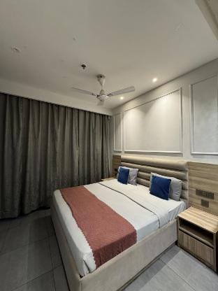 The sky stay Apartment in Noida