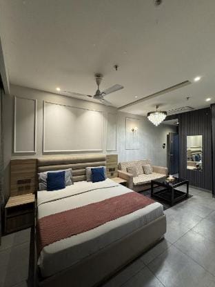 The sky stay Apartment in Noida