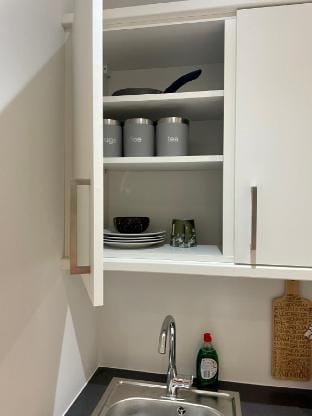 Entire Home/Studio Near Keele Uni & Hospital Vacation rental in Newcastle-under-Lyme