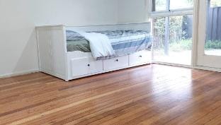 A lovely cosy house in the heart of Melton city Vacation rental in Melton