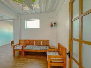 LARGE 2BR Unit 6pax w/ Internet - Mariam Homestay Vacation rental in Davao City