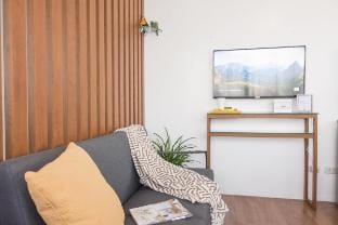 Mountainside overlooking house w/ wifi & breakfast Apartment in Davao City