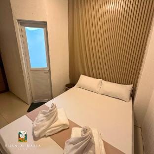 Couple suite w/ breakfast, wifi, heating Villa in Davao City