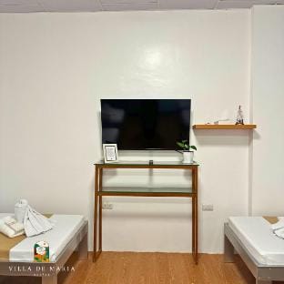 Group stay ready w/ wifi, breakfast, & heating Villa in Davao City
