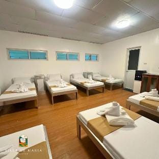 Group stay ready w/ wifi, breakfast, & heating Villa in Davao City