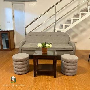 Spacious dorm-type w/ breakfast, living, & wifi Villa in Davao City